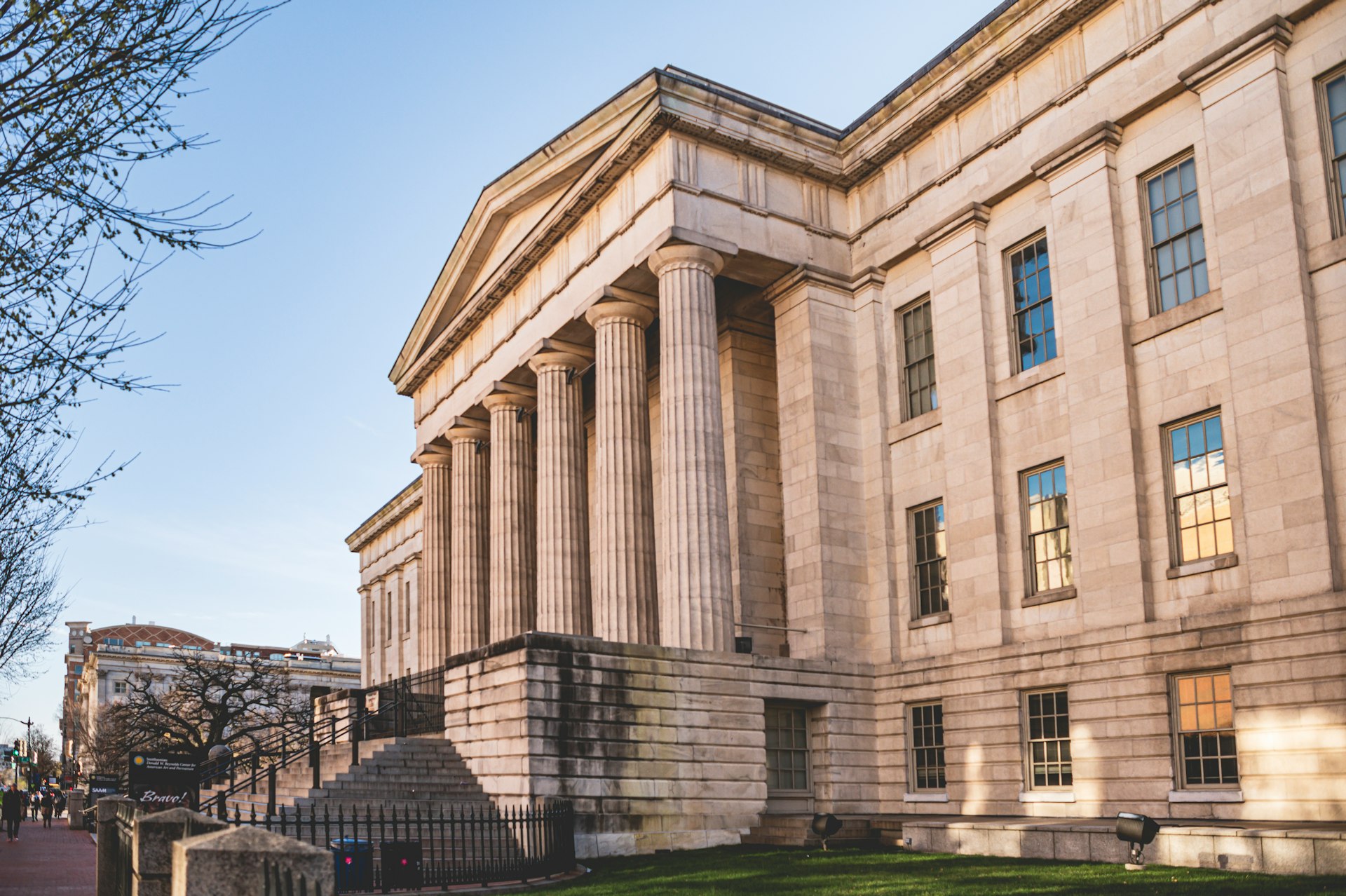 a building with pillars